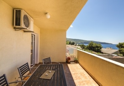 apartman plavi, balkon s pogledom na more